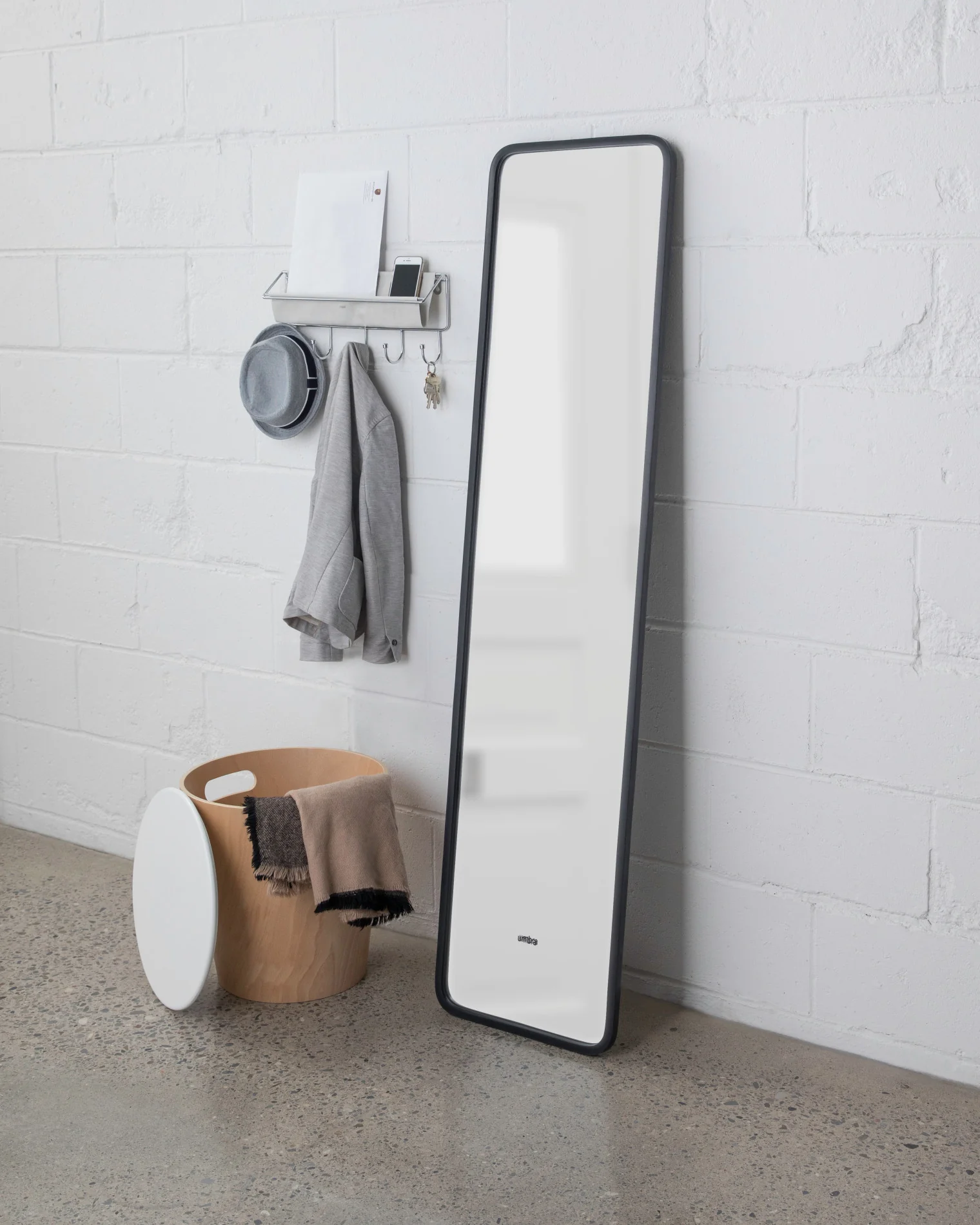 Hub Leaning Mirror - Image 3